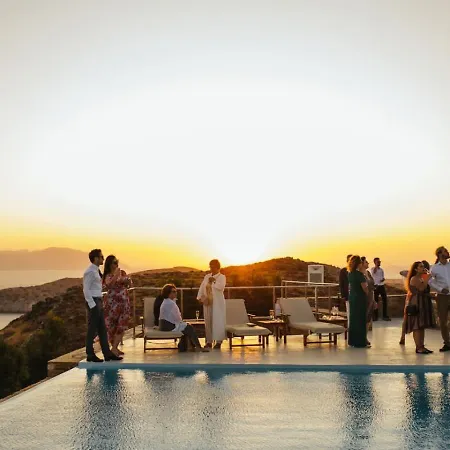 On The Rocks - Whole Estate - 5 3 Pools *